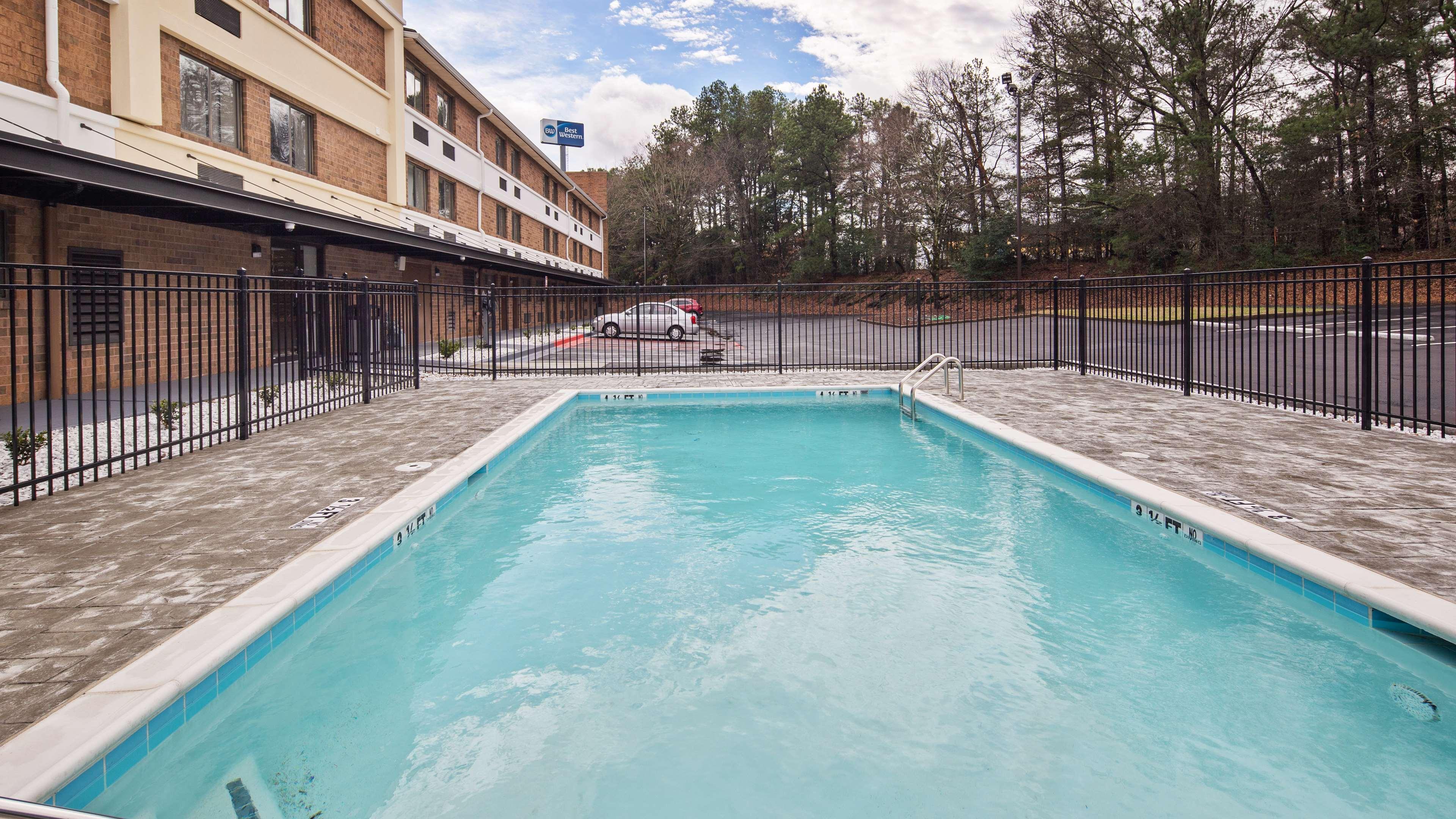 Best Western Atlanta-Marietta Ballpark Hotel Exterior photo